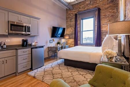 Hip Urban Loft - Small Town Charm -124 Lofts #3 West Dundee المظهر الخارجي الصورة